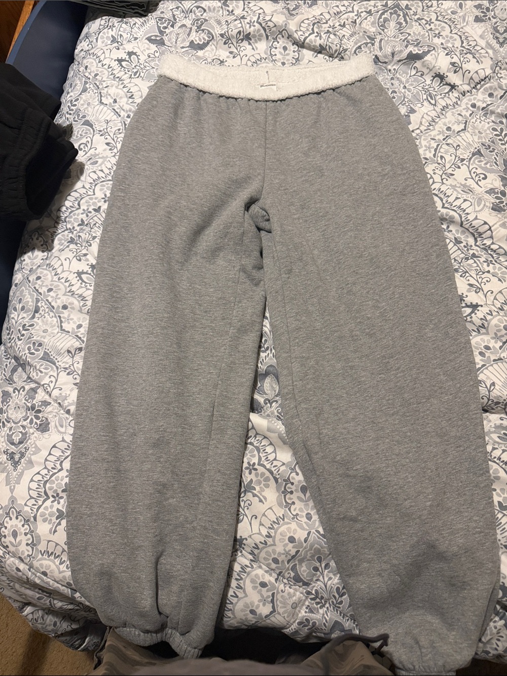 No Boundaries Gray Sweatpants with Sherpa Waistband